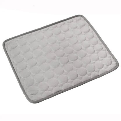 Tapis Rafraîchissant pour Chien et Chat — Gel Rafraîchissant, 7 Tailles, Parfait pour l'Été ☀️