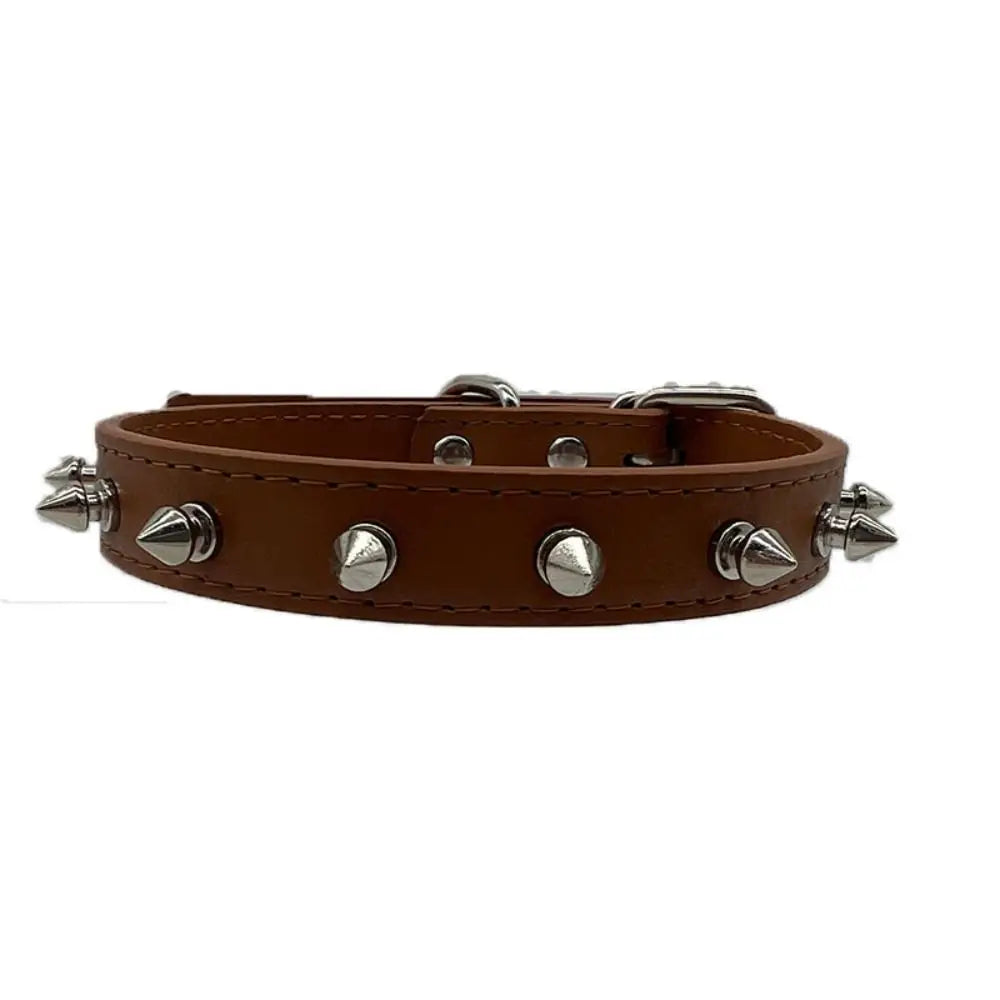 Collier en Cuir Clouté pour Chien — Réglable, Style Rock & Tendance 🤘